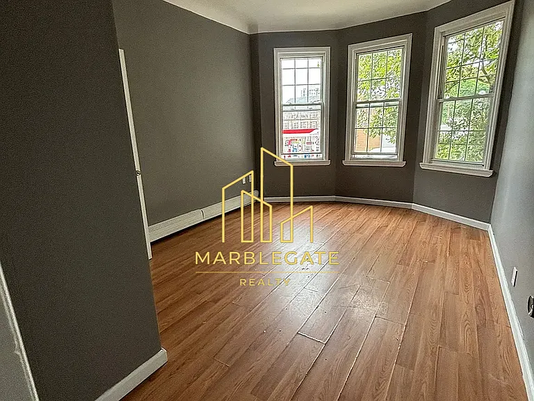 261-263 21st St #33 — Photo 3