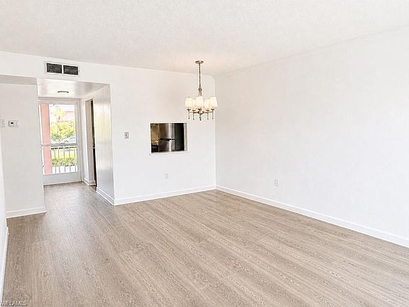 4th image of 225 Turtle Lake Ct APT 210