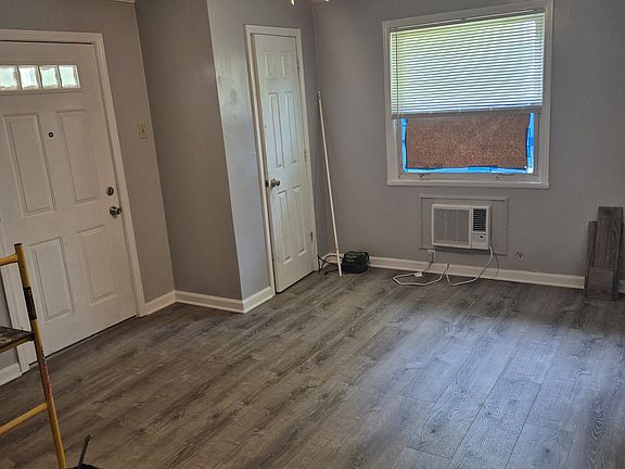 4th image of 8 Forest Home Ct