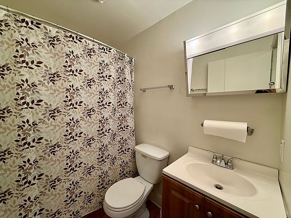 4th image of 122 Clay St