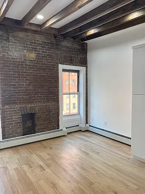 Rented by Current Real Estate Advisors | media 7