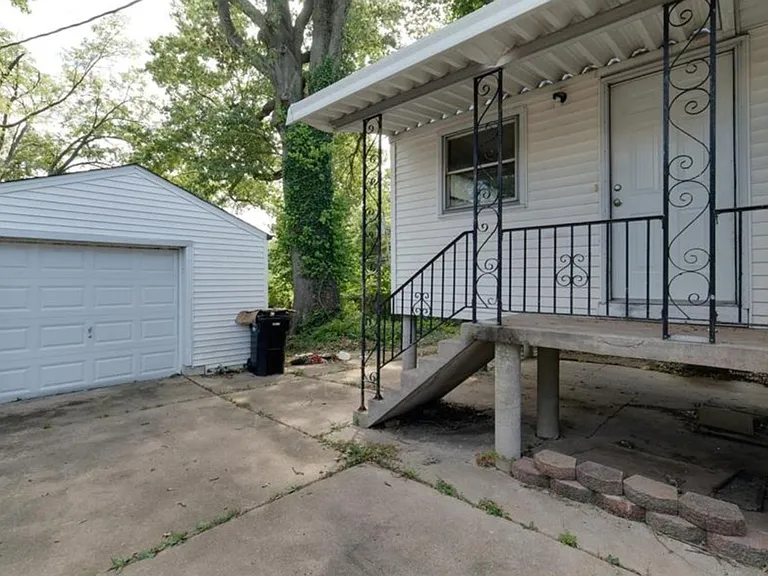 232 Cameron Rd — Photo 2