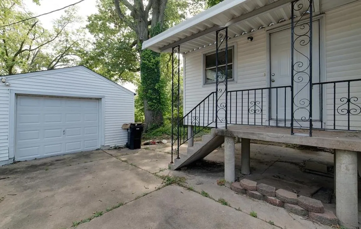 Building Photo - 232 Cameron Rd