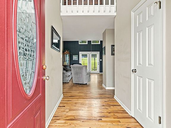 4th image of 901 Heather Ln