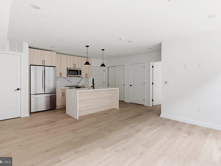 208 Vine St #2C — Photo 4