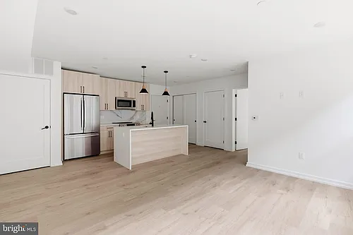 209 New St #4C Photo 1