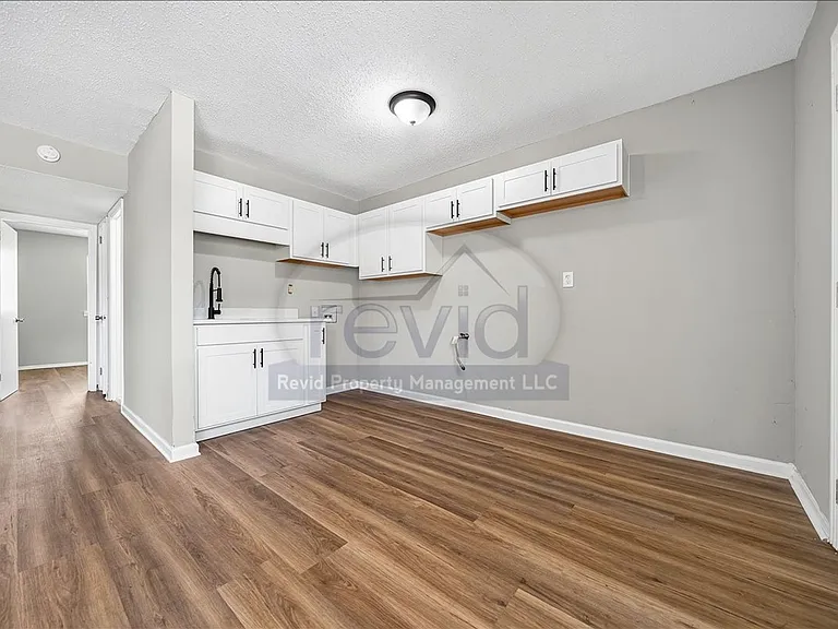 708 Hastings — Photo 27