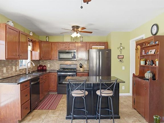 4th image of 8 Wall St