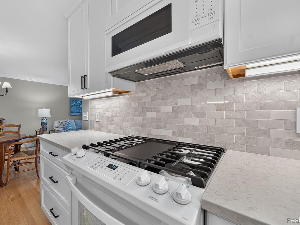 662 Purdy St Apt 318, photo 10
