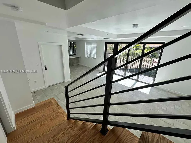 722 NE 15th Ave — Photo 14