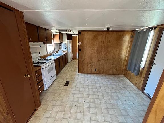 2nd image of 324 W Blanco Blvd #8