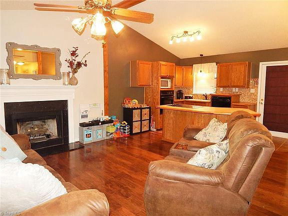 3rd image of 330 Fox Trot Ln