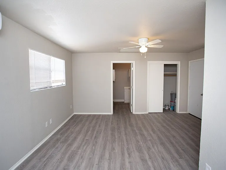 4629 Elgin Ave — Photo 12