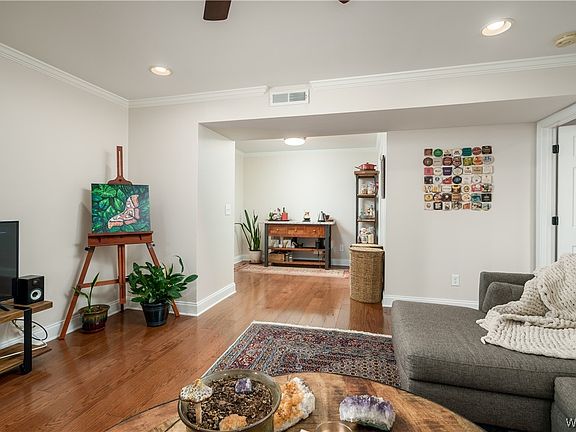 4th image of 210 15th St E APT 25