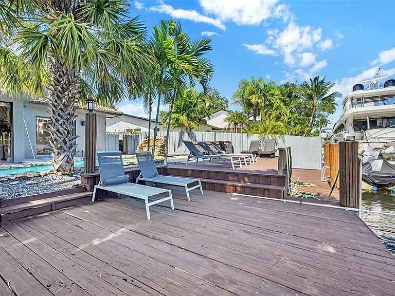 1030 SW 14th Ter — Photo 39