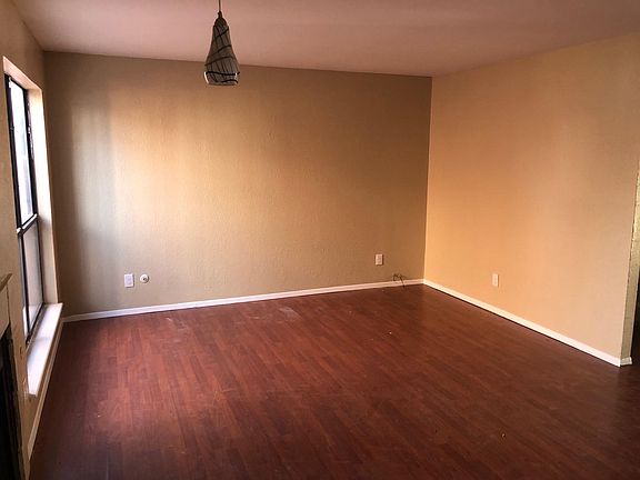 2nd image of 1717 Villa Santos Cir