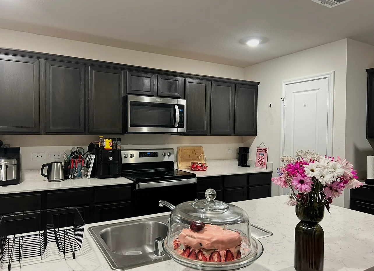 4 bed, 2342 sqft, $2,799 — Photo 4