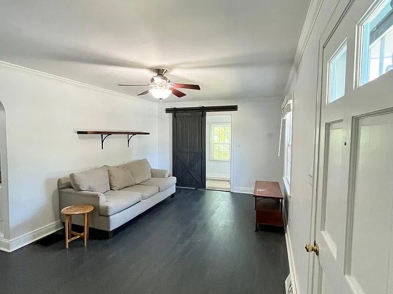 301 Poplar Dr — Photo 6