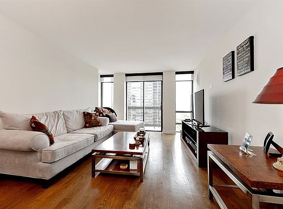 4th image of 1660 N La Salle St #2106