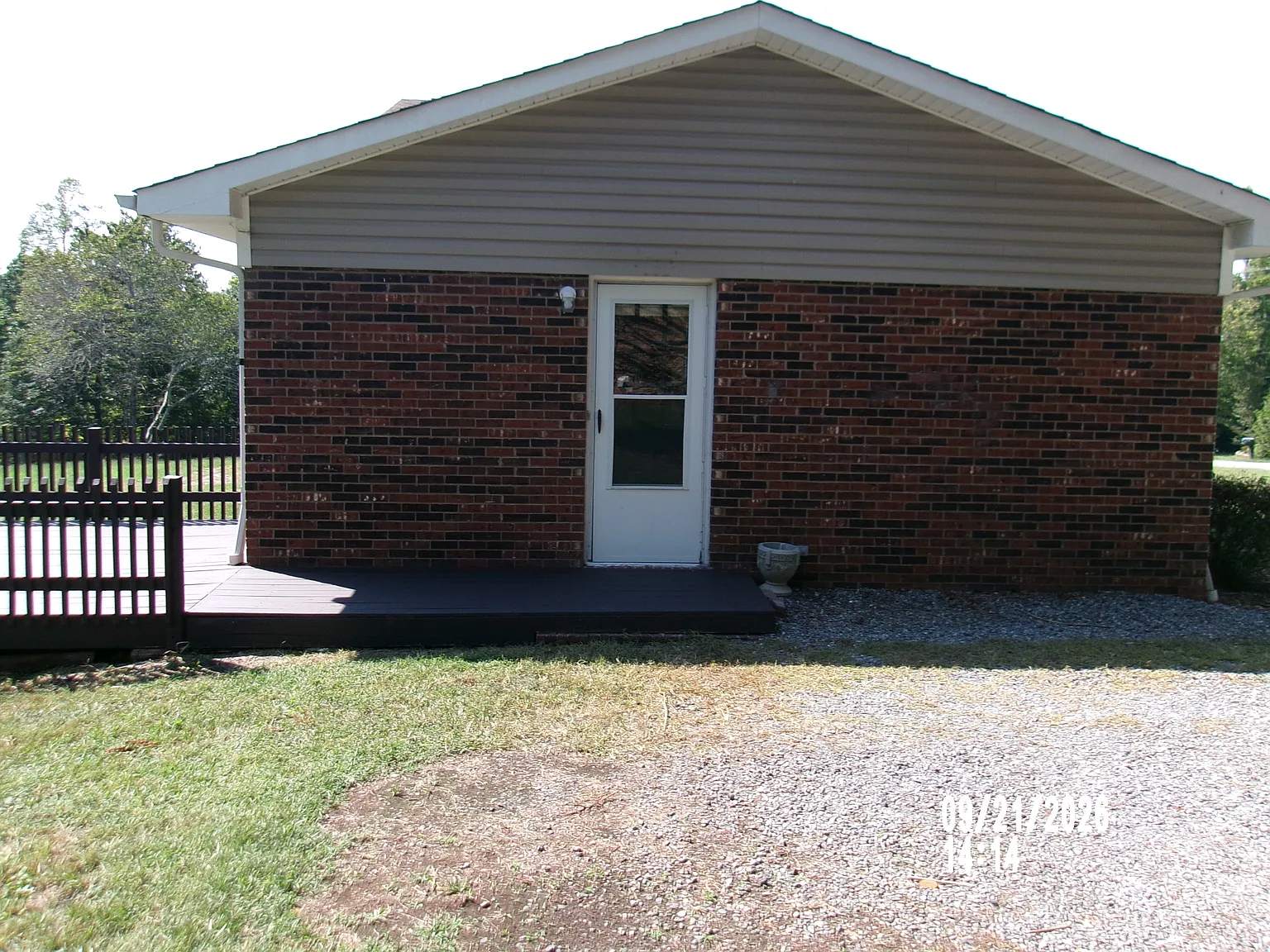3 bed, $1,200 — Photo 2