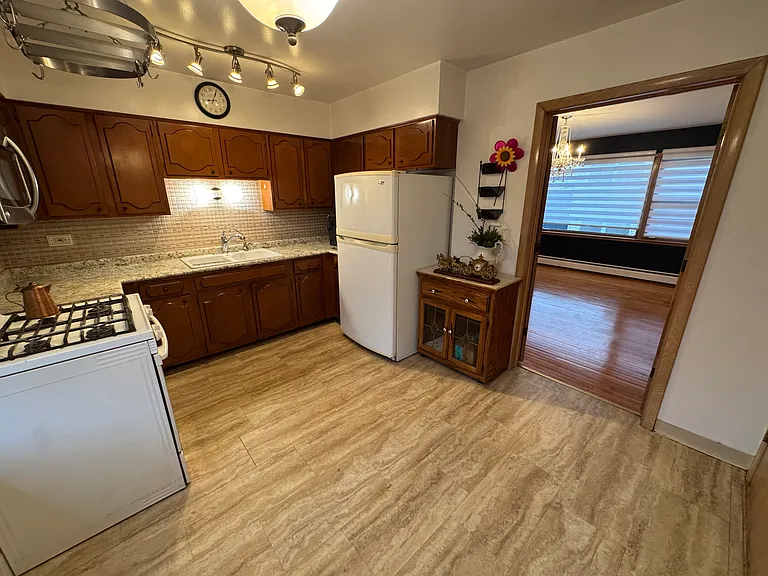 6331 W Devon Ave #2R — Photo 5