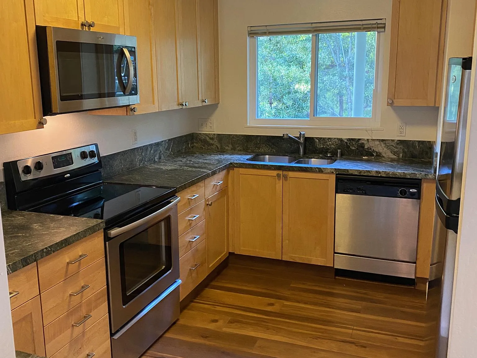 2 bed, 925 sqft, $3,150 — Photo 2