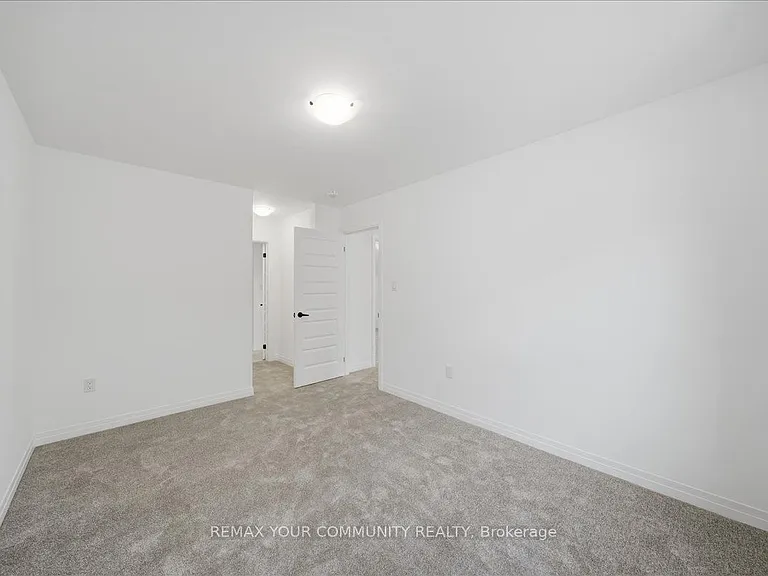 26 Flan Blvd — Photo 13
