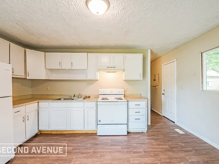 9226 E 36th Pl — Photo 4
