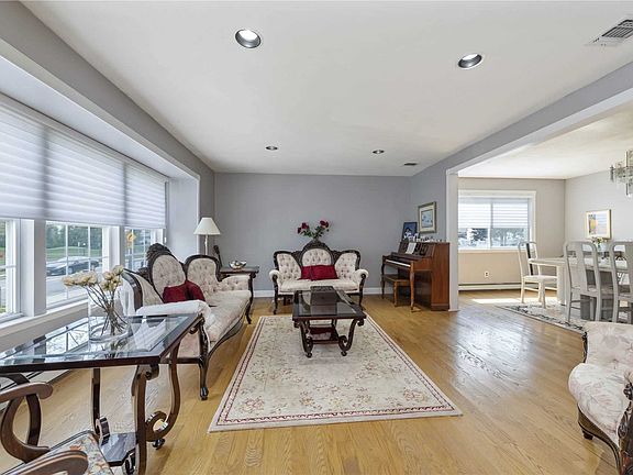 4th image of 371 Waukena Ave