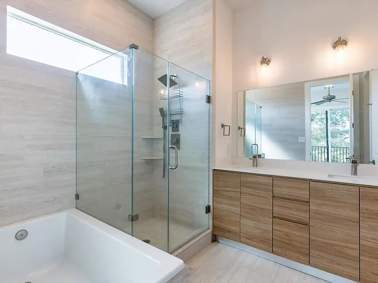 645 W 16th St — Photo 23