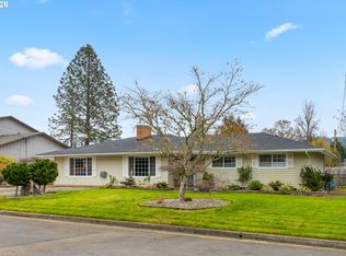 738 E 2nd Ave, Sutherlin, OR 97479