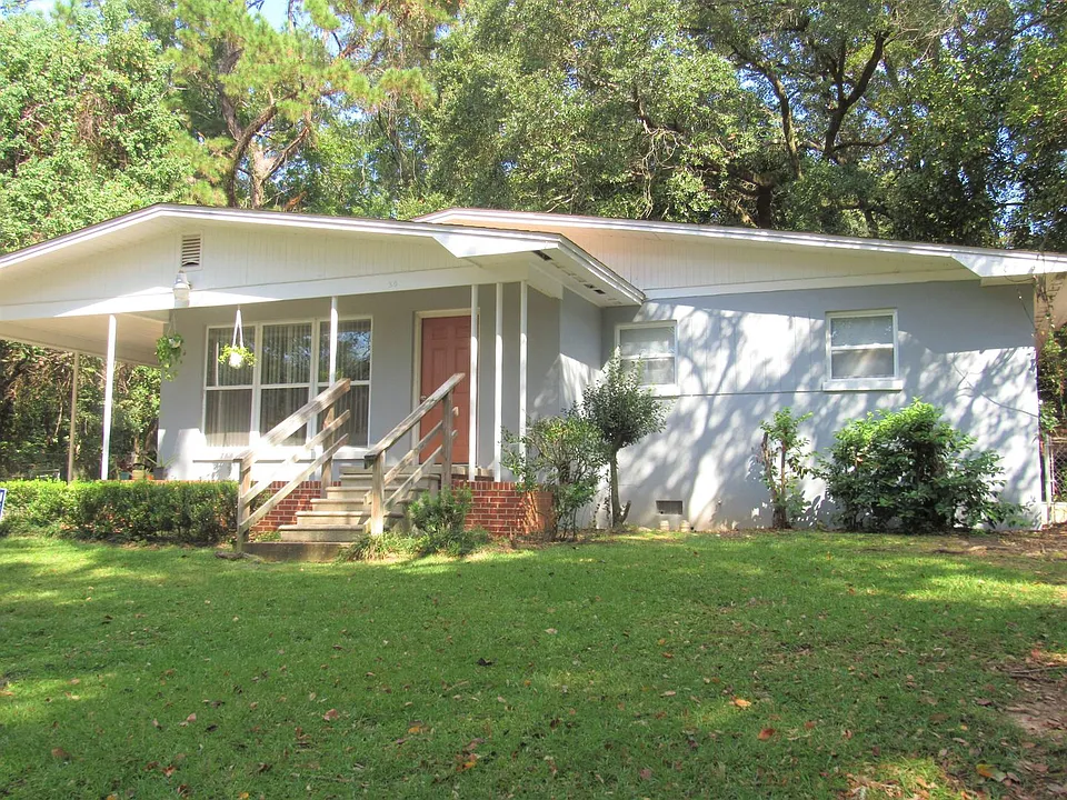 209 Iris Cir
