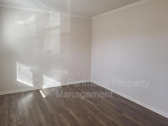 4th image of 50 Barnwood Ln