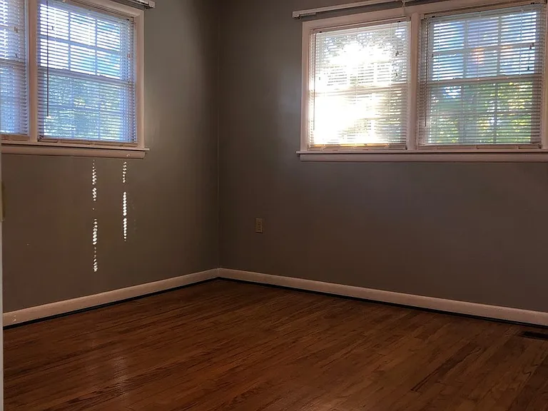 98 Montclair Cir — Photo 18
