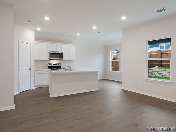 3rd image of 3510 N 35th Ct