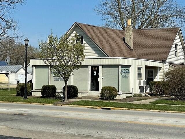 2nd image of 216 N Main St