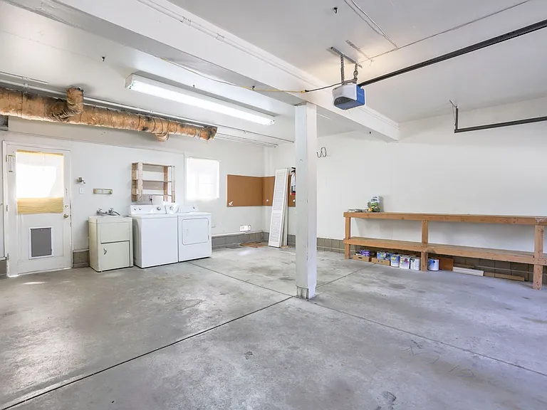 264 W Oakwood Blvd — Photo 24