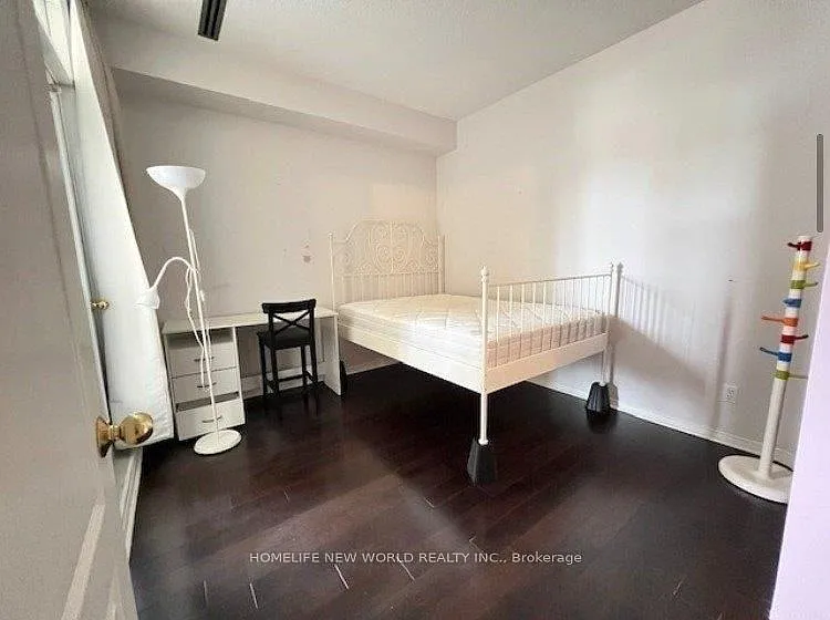555 Yonge St #513 — Photo 11