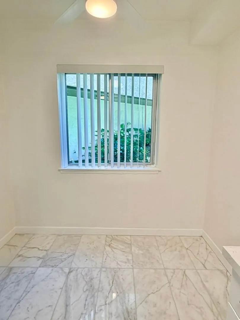 1595 E. Chevy Chase Drive — Photo 4