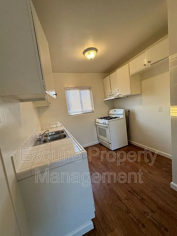 2 bed, 1.0 bath, 755 sqft, $2,195 — Photo 4
