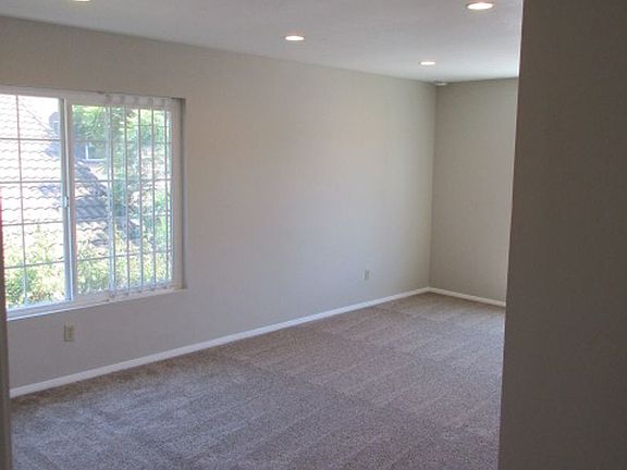 5th image of 10676 Brookview Ln