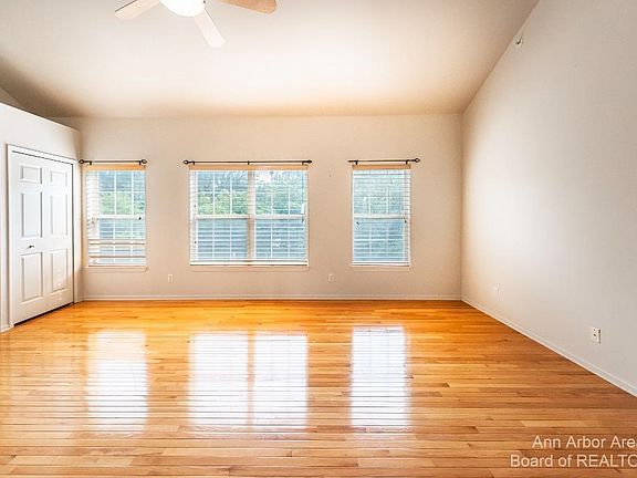5th image of 1873 Lindsay Ln