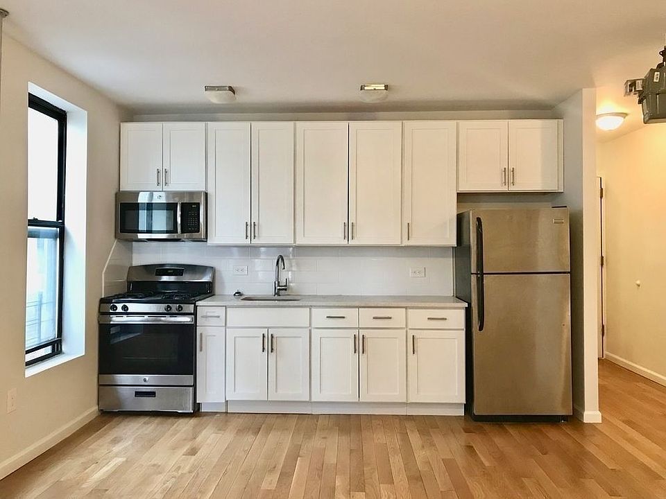 1st image of 395 Saint Johns Pl APT 3D