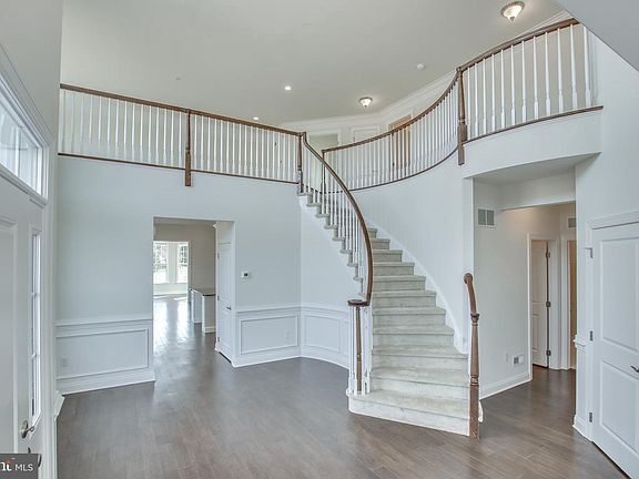 5th image of 1 Hillyer Ln