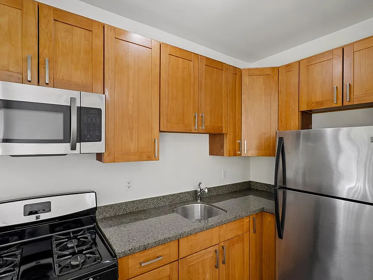 945 Larkin Street — Photo 8
