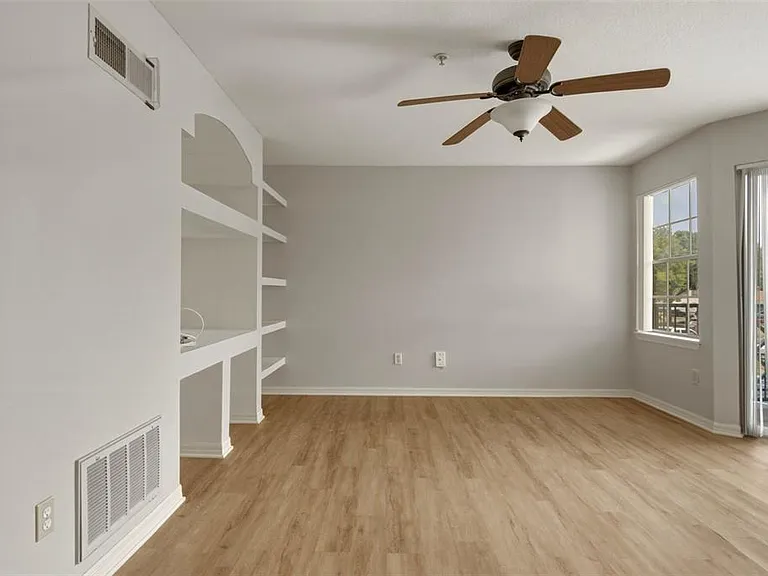 7300 Westpointe Blvd #725 — Photo 8