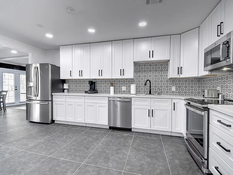 7513 E Cambridge Ave — Photo 2