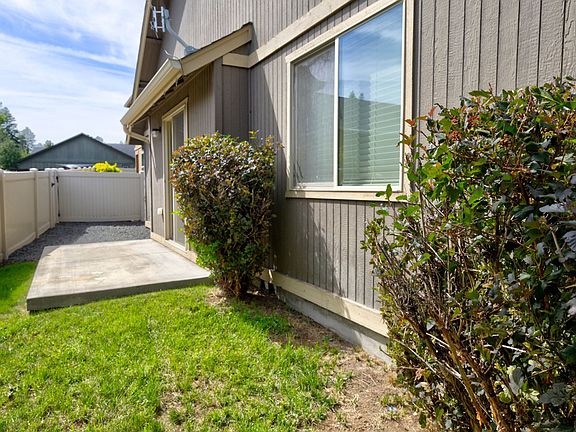 3rd image of 639 SE Glencoe Pl