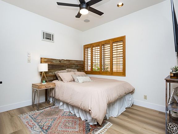 1/2 bedroom downstairs queen bed