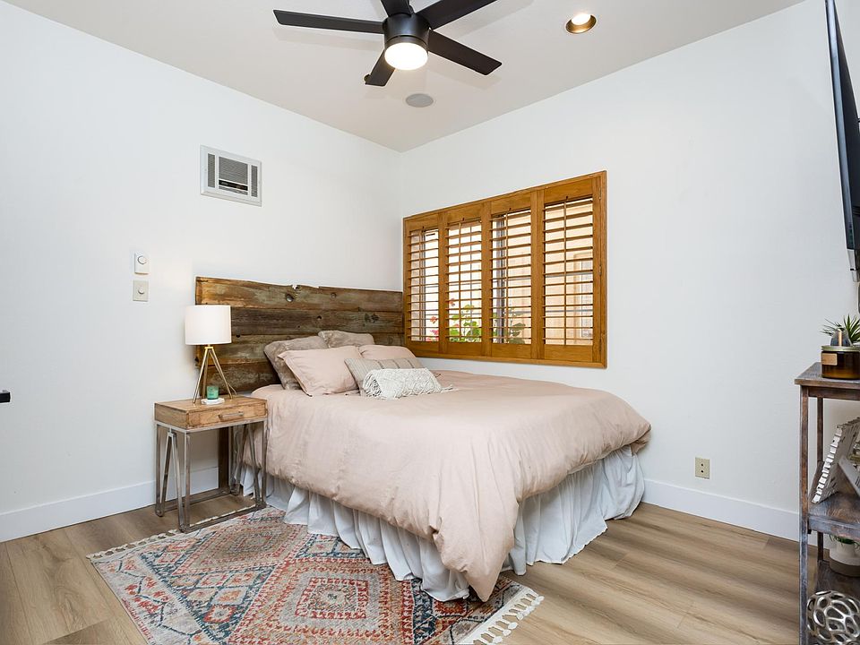 1/2 bedroom downstairs queen bed